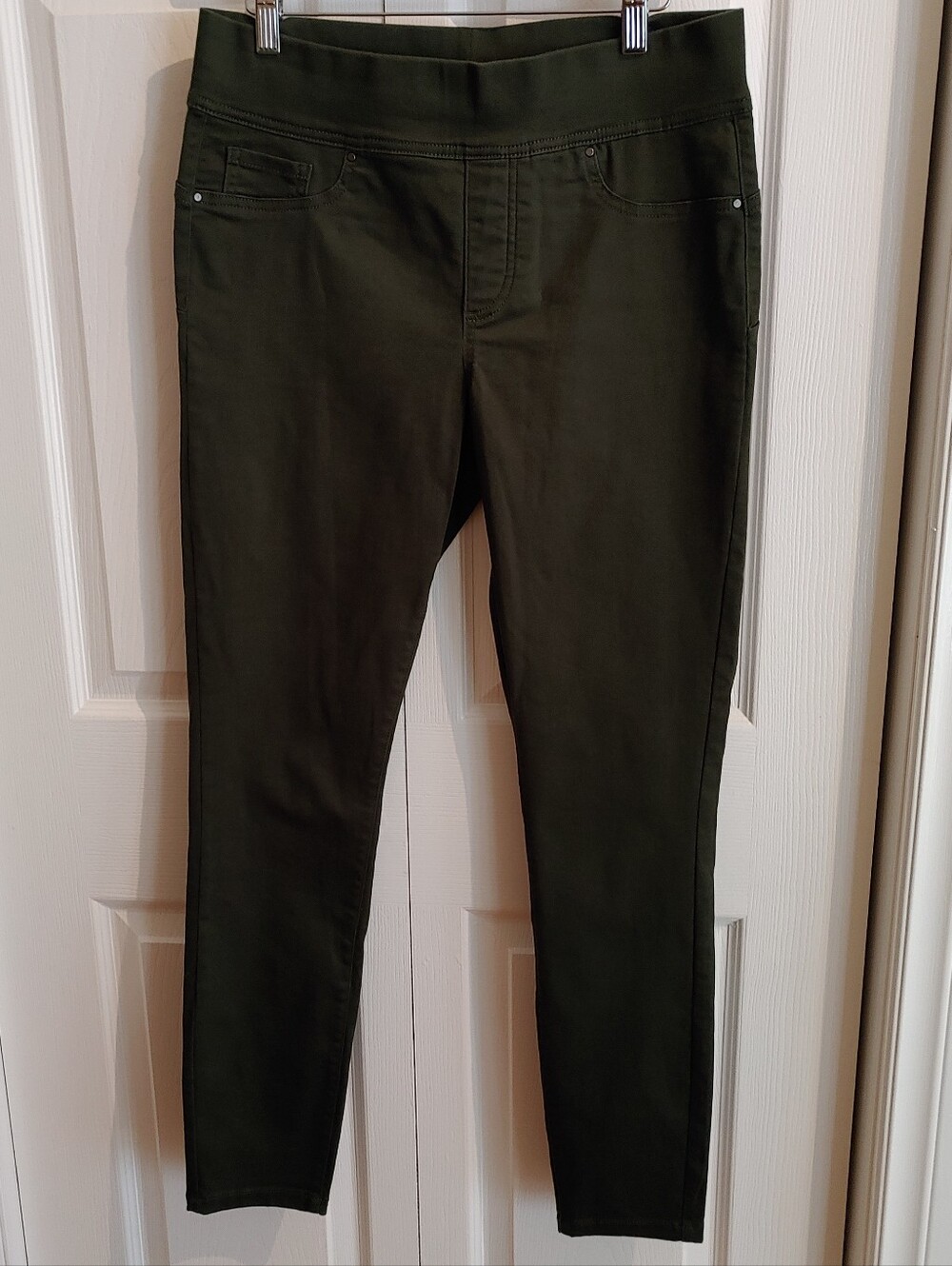 Ricki's Green Casual Stretch Jegging Pants. Size M